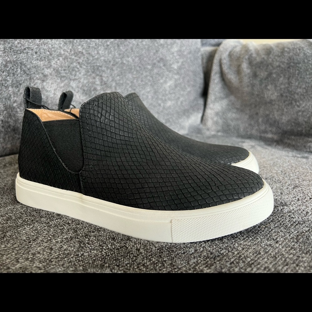 Dolce Vita Casual Shoes - size 7 - New